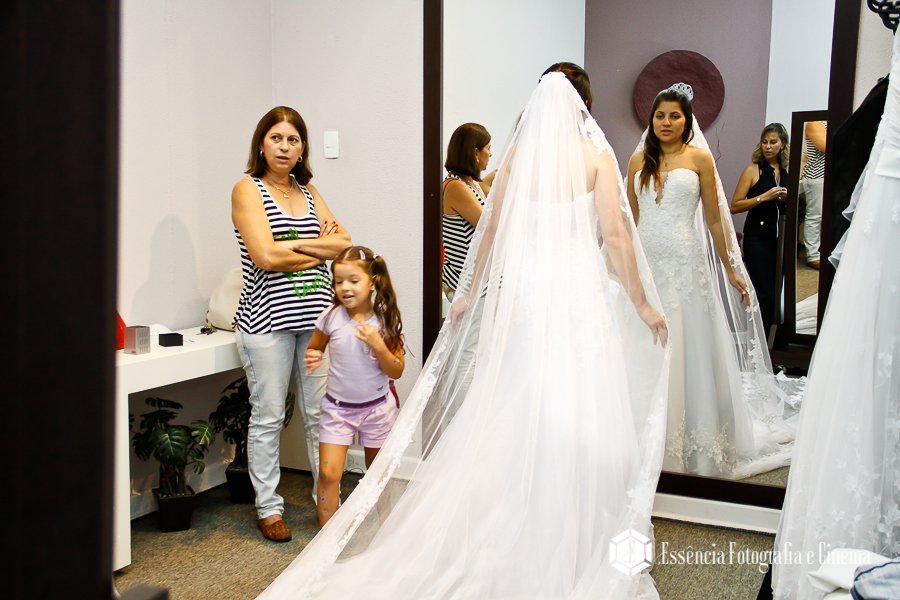 colocando-o-veu-da-noiva