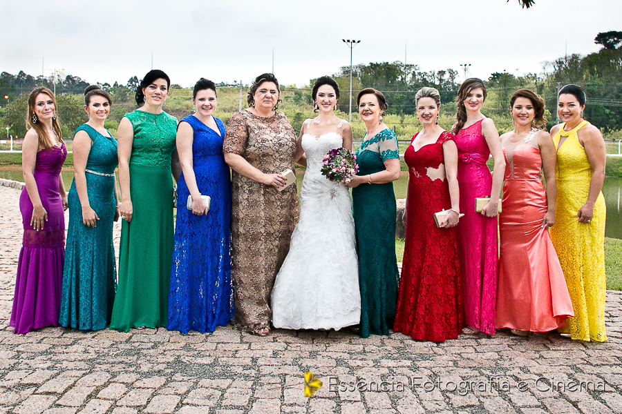 emoção-com-madrinhas-e -noiva