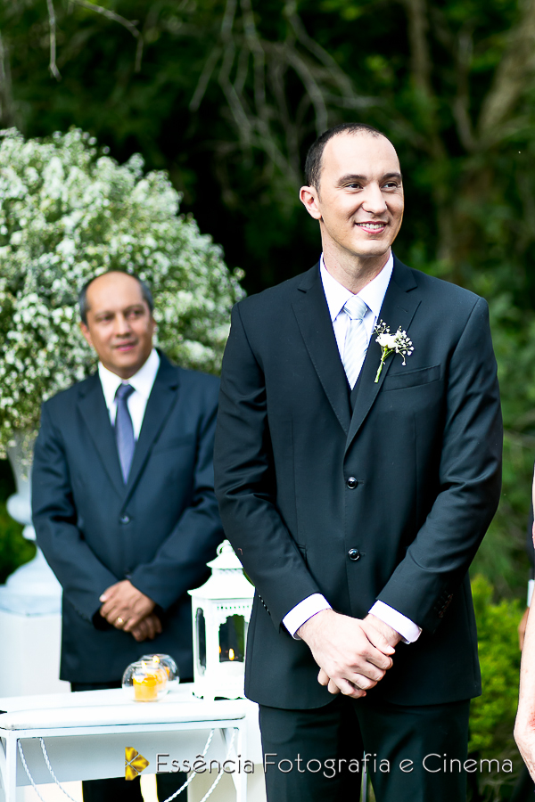 noivo-espera-a-noiva-o-altar