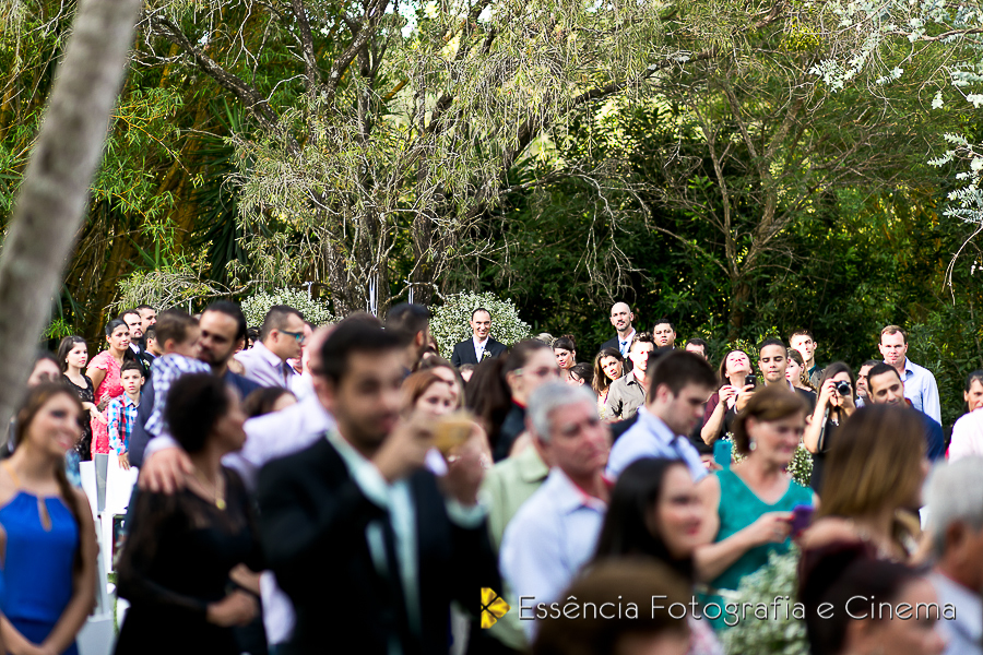 noivo-vai-encontrar-a-noiva-chorando