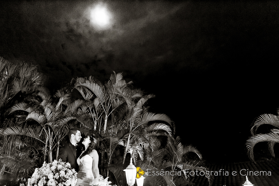 momentos-com-os-noivos-e-a-lua