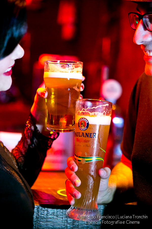 ensaio-de-noivos-em-bar-no-cambui