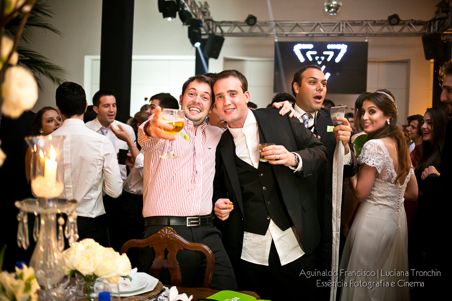 convidados-curtindo-o-casamento