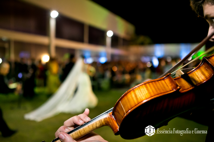 violino-acompanhando-a-noiva
