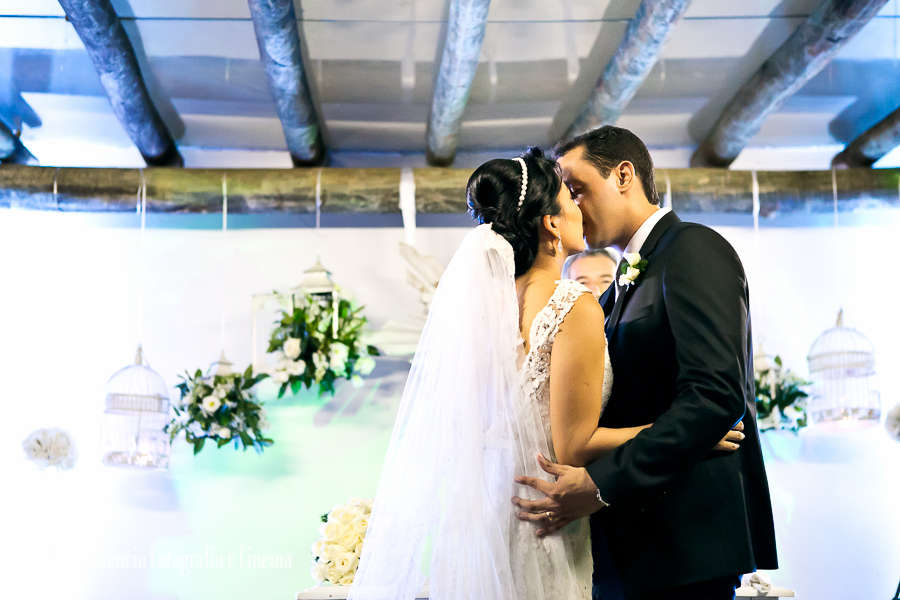 como-beijar-no-altar