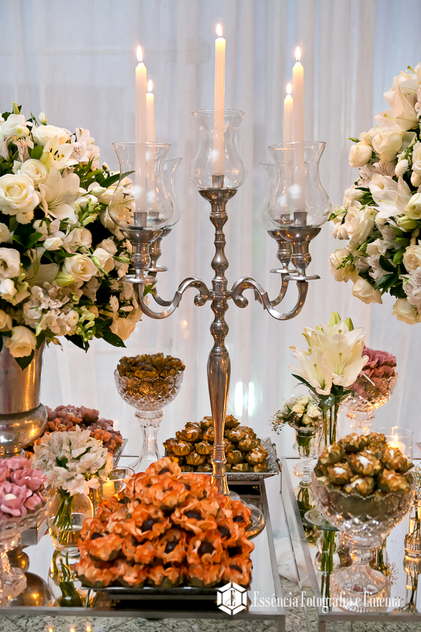 velas-na-mesa-do-bolo