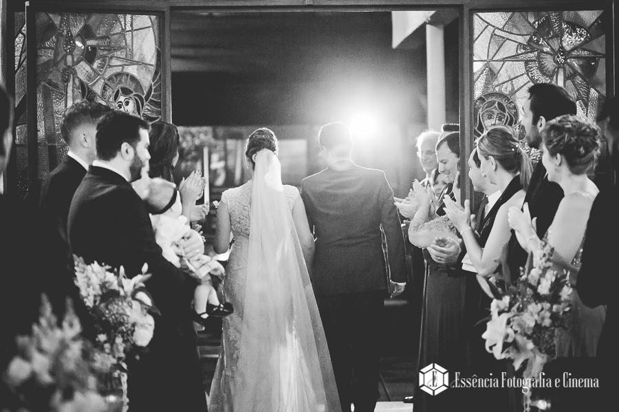 saída-dos-noivos-na-igreja