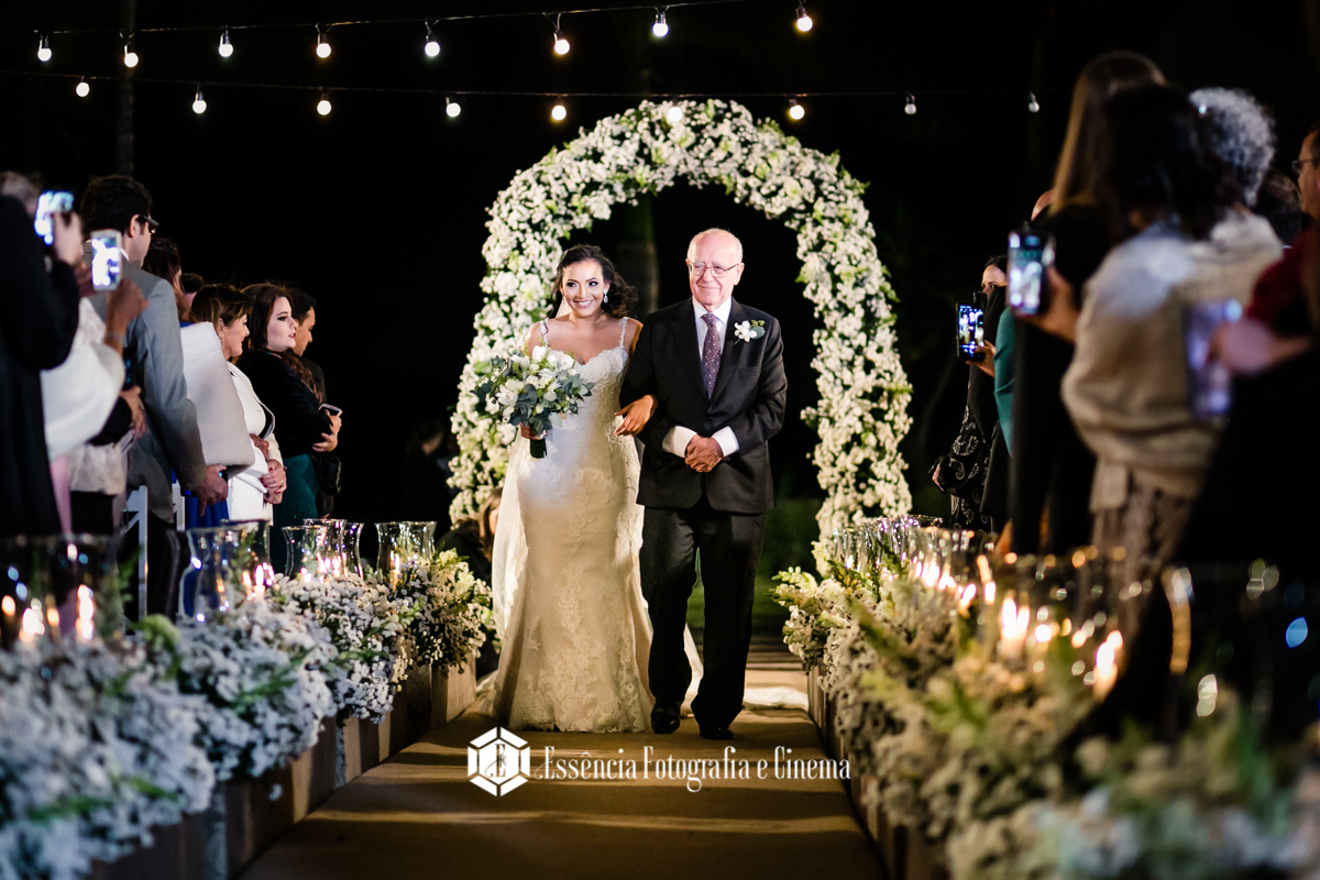 casando-vestida-de-noiva-no-espaco-supremo