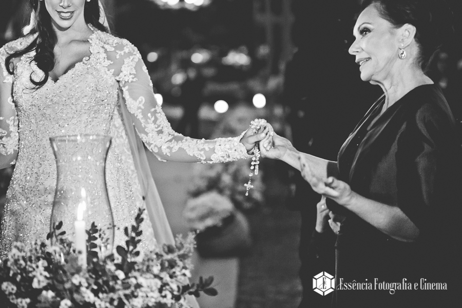 detalhes-terço-da-noiva-mãe-da-noiva-na-cerimonia