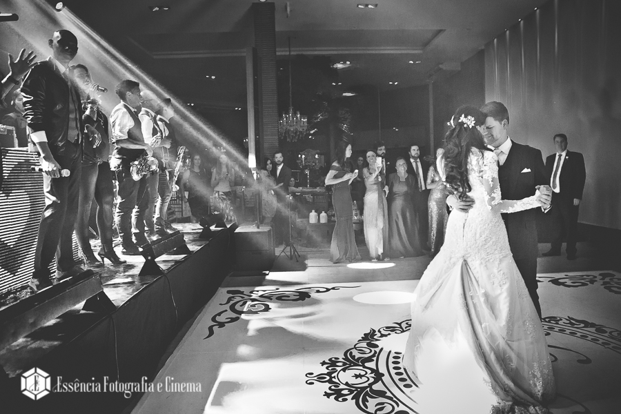 a-valsa-romântica-dos-noivos