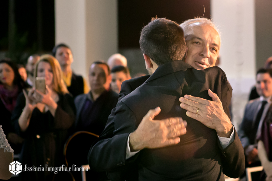 muita-emoção-em-casamento