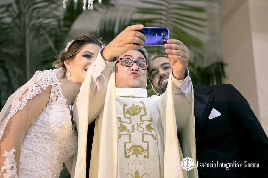 selfie-com-padre-em-cerimonia-de-casamento