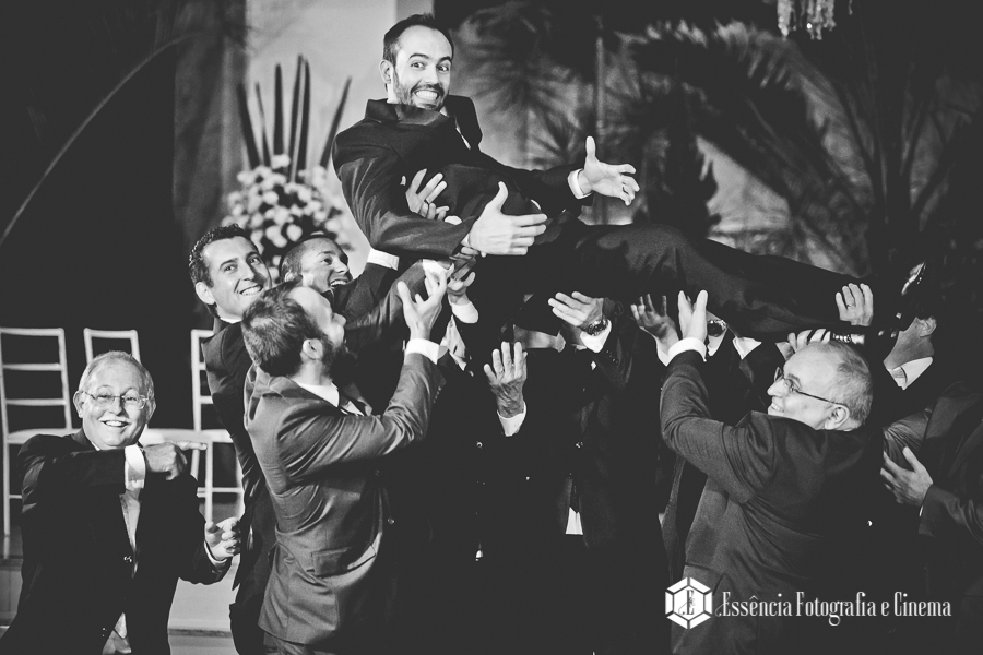 jogando-o-noivo-para-cima