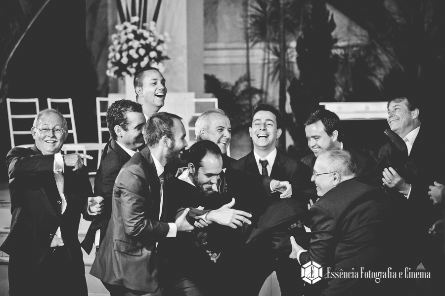 noivo-brinca-com-os-padrinhos