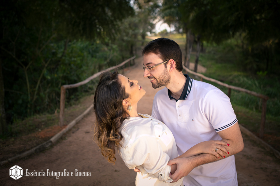 noivos-em-ensaio-de-casal