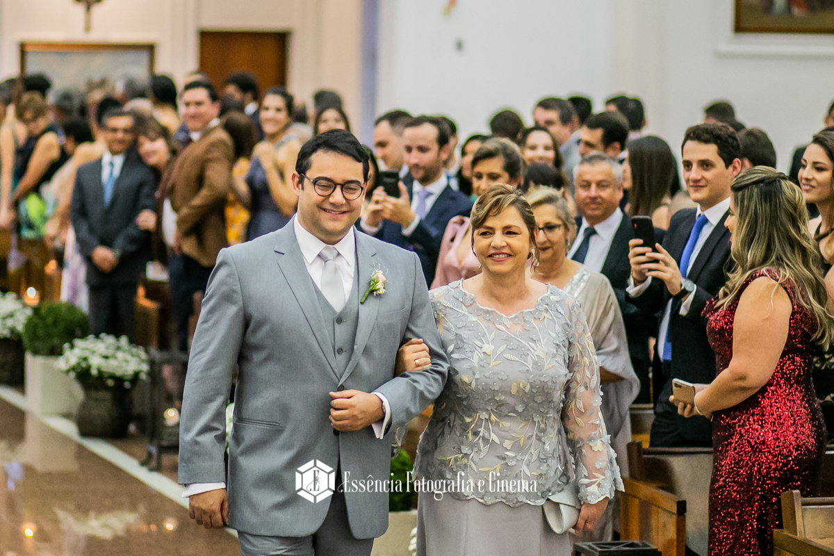 noivos-casamento-igreja