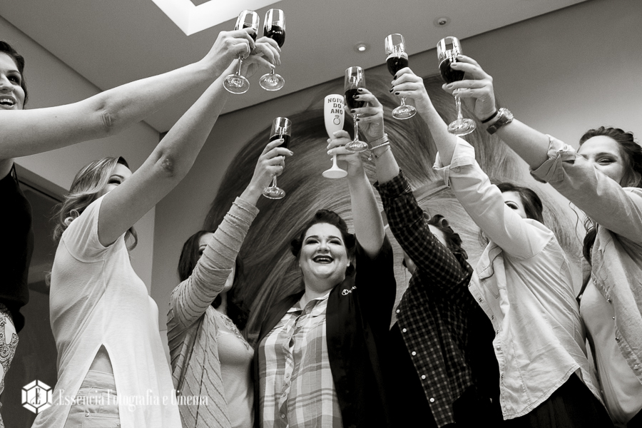 brinde-da-noiva-com-as-madrinhas