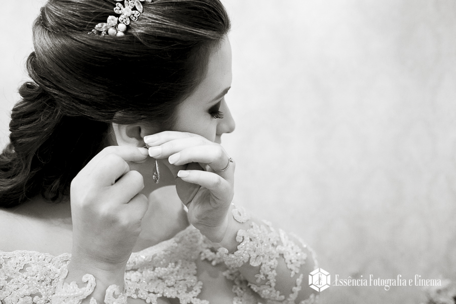 noiva-colocando-o-brinco