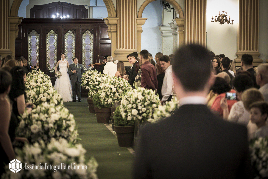 noivo-emocionado-ao-ver-a-noiva