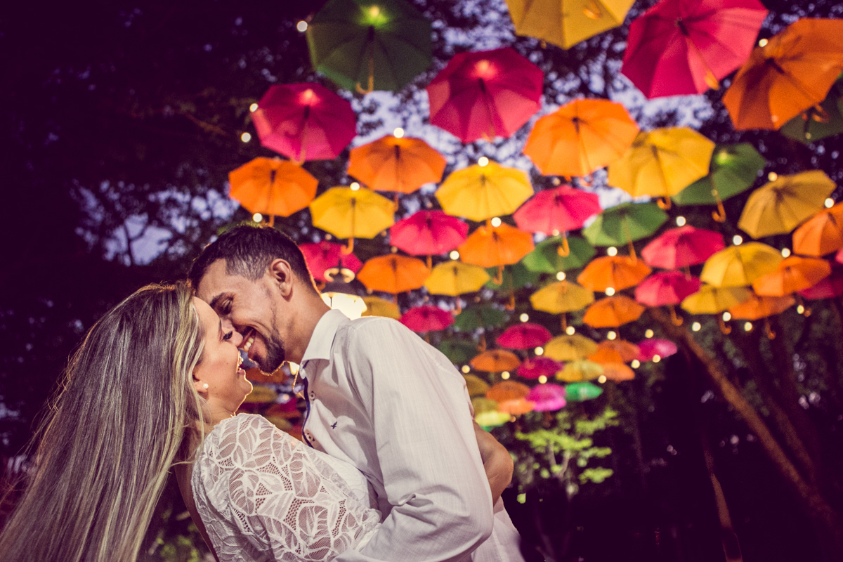 fotos-de-noivos-com-guarda-chuva