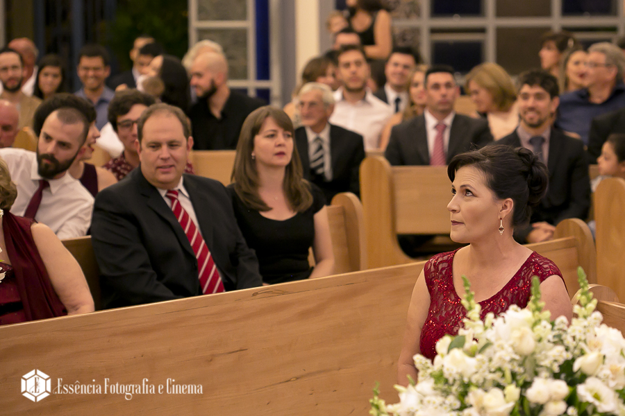 mãe-da-noiva-emocionada