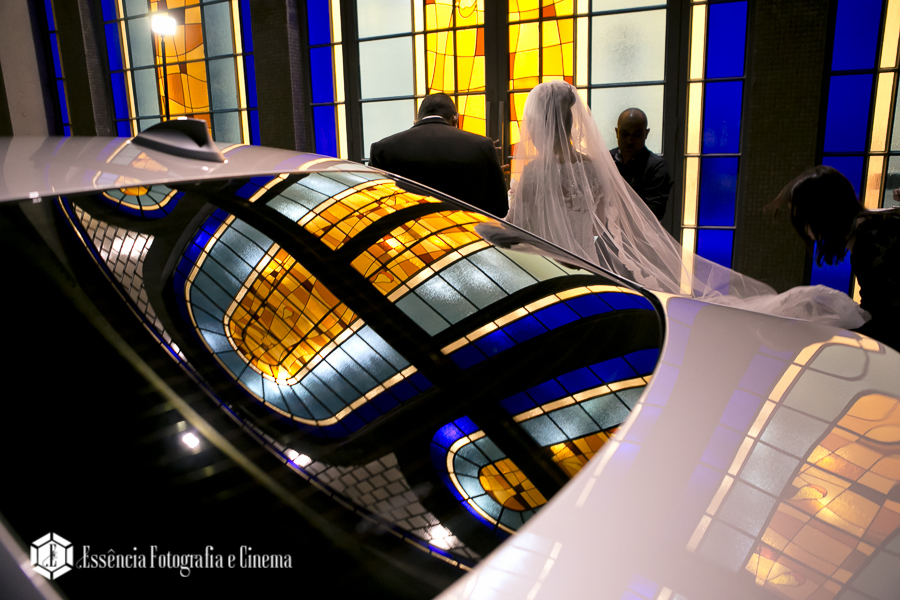 reflexo-da-noiva-no-carro