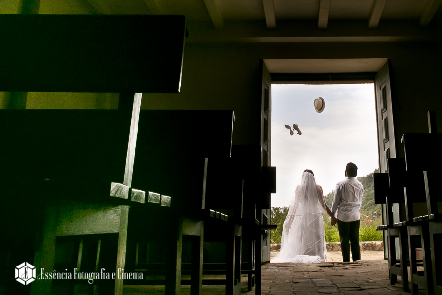 Trash-The-Dress-em-Porto-Seguro