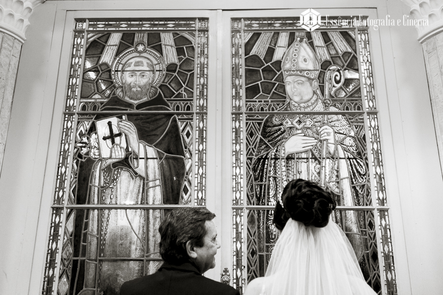 noiva-com-pai-antes-de-entrar-na-igreja