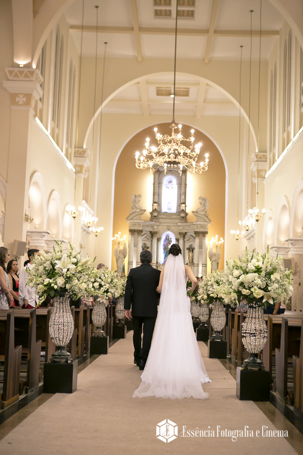 noiva-de-costas-na-igreja