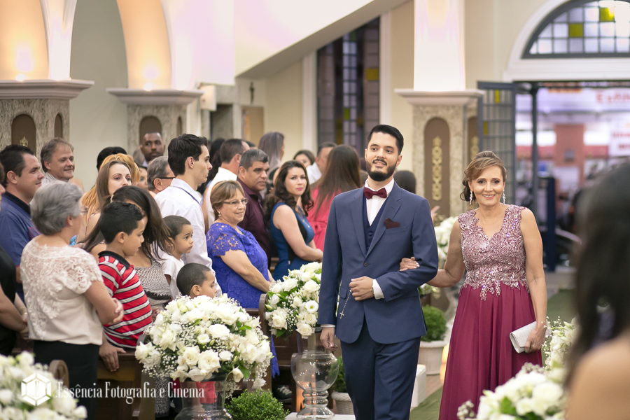 entrada-do-noivo-na-igreja-em-casamento