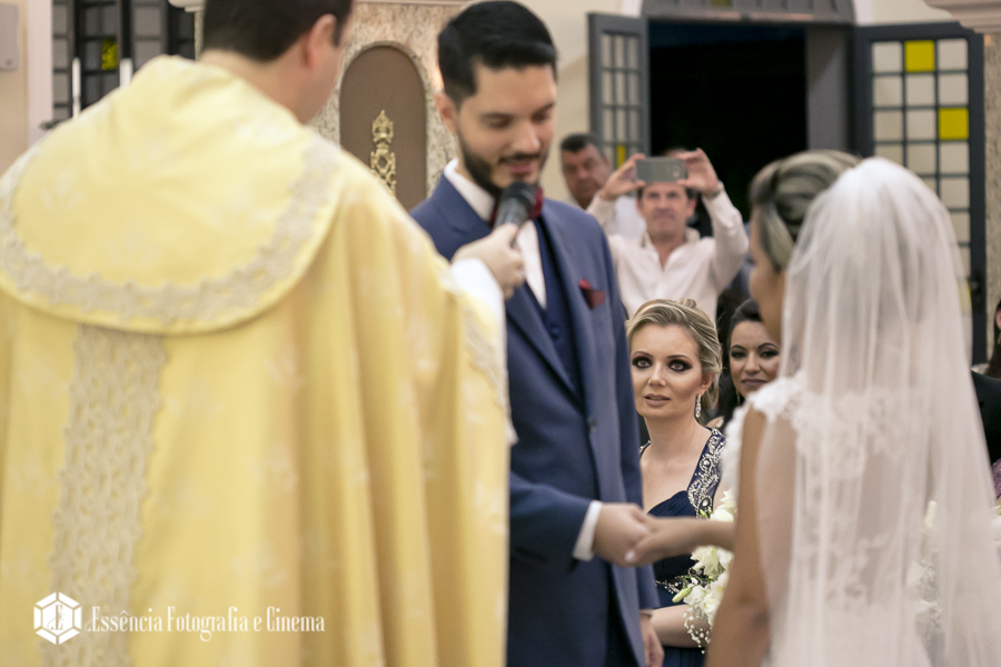 olhando-atraves-casamento