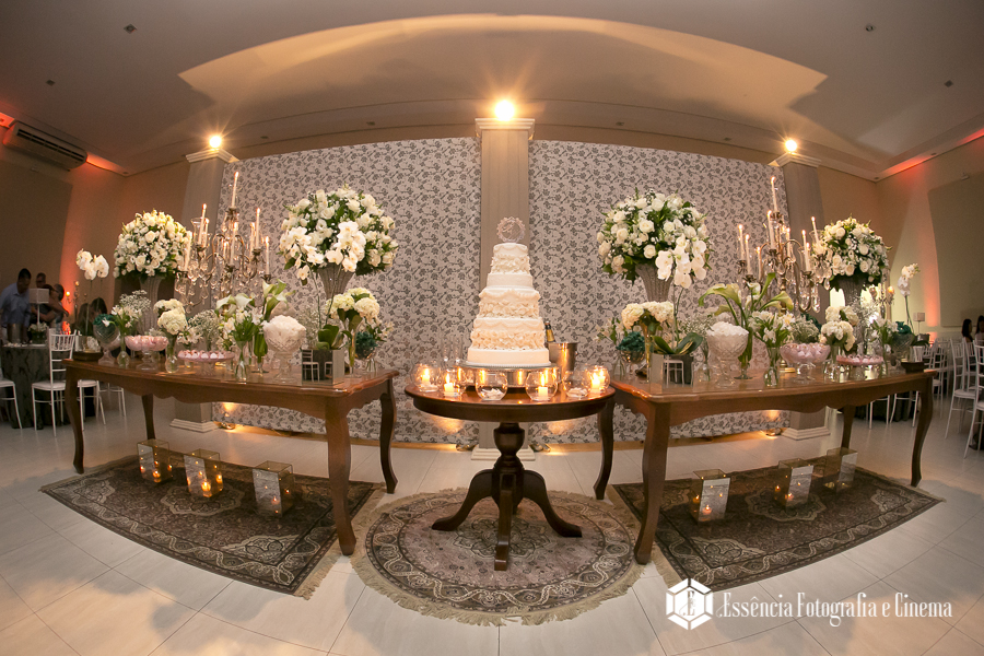 velas-na-mesa-do-bolo