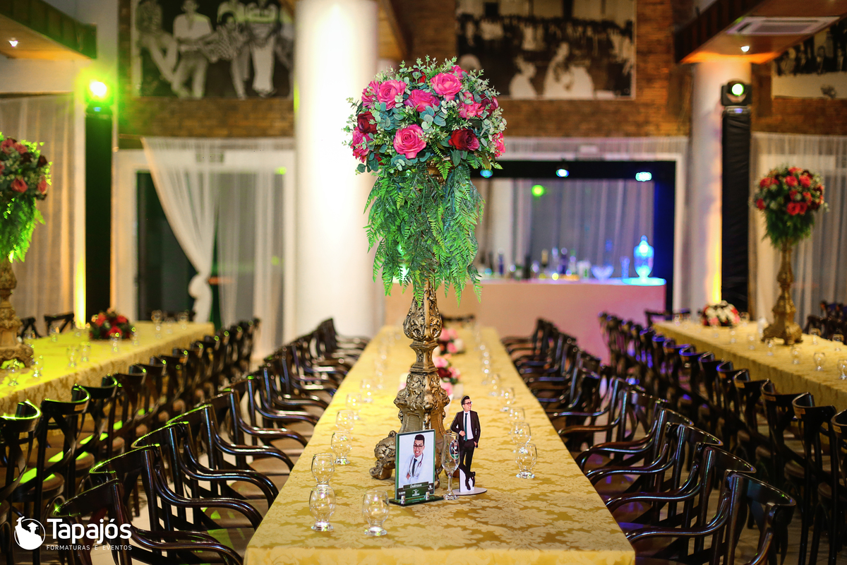 Porta-retrato 15x21, taça de vidro personalizada e mini stand up