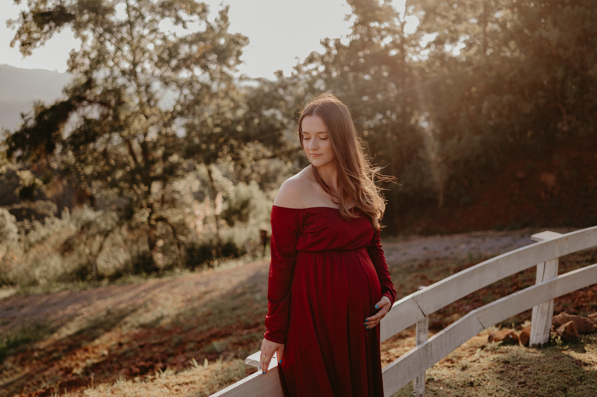 Ensaio-gestante-em-gramado