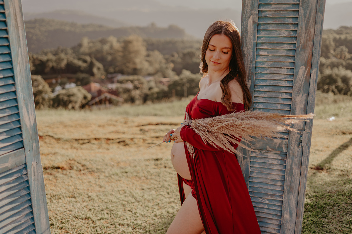 Ensaio-gestante-em-gramado