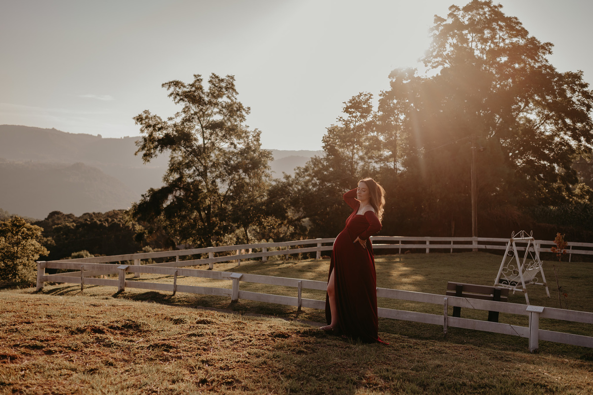 Ensaio-gestante-em-gramado