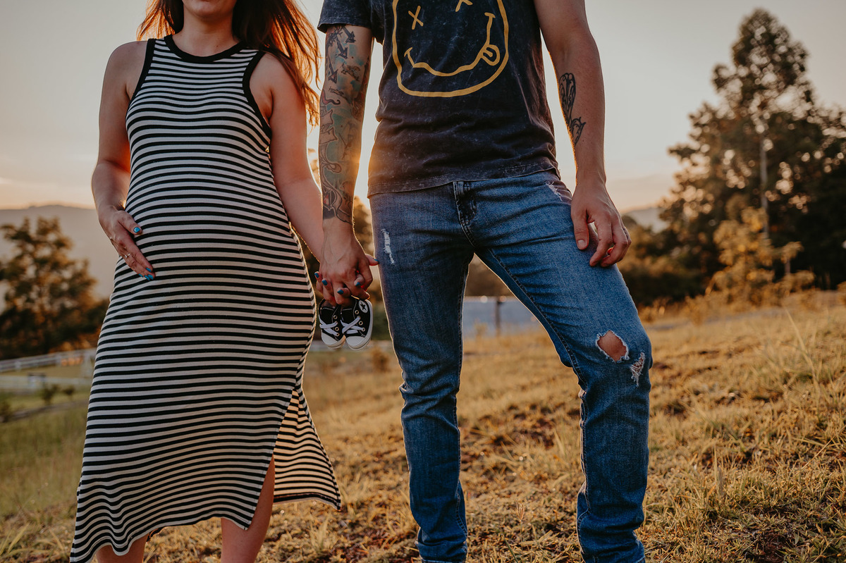 Ensaio-gestante-em-gramado