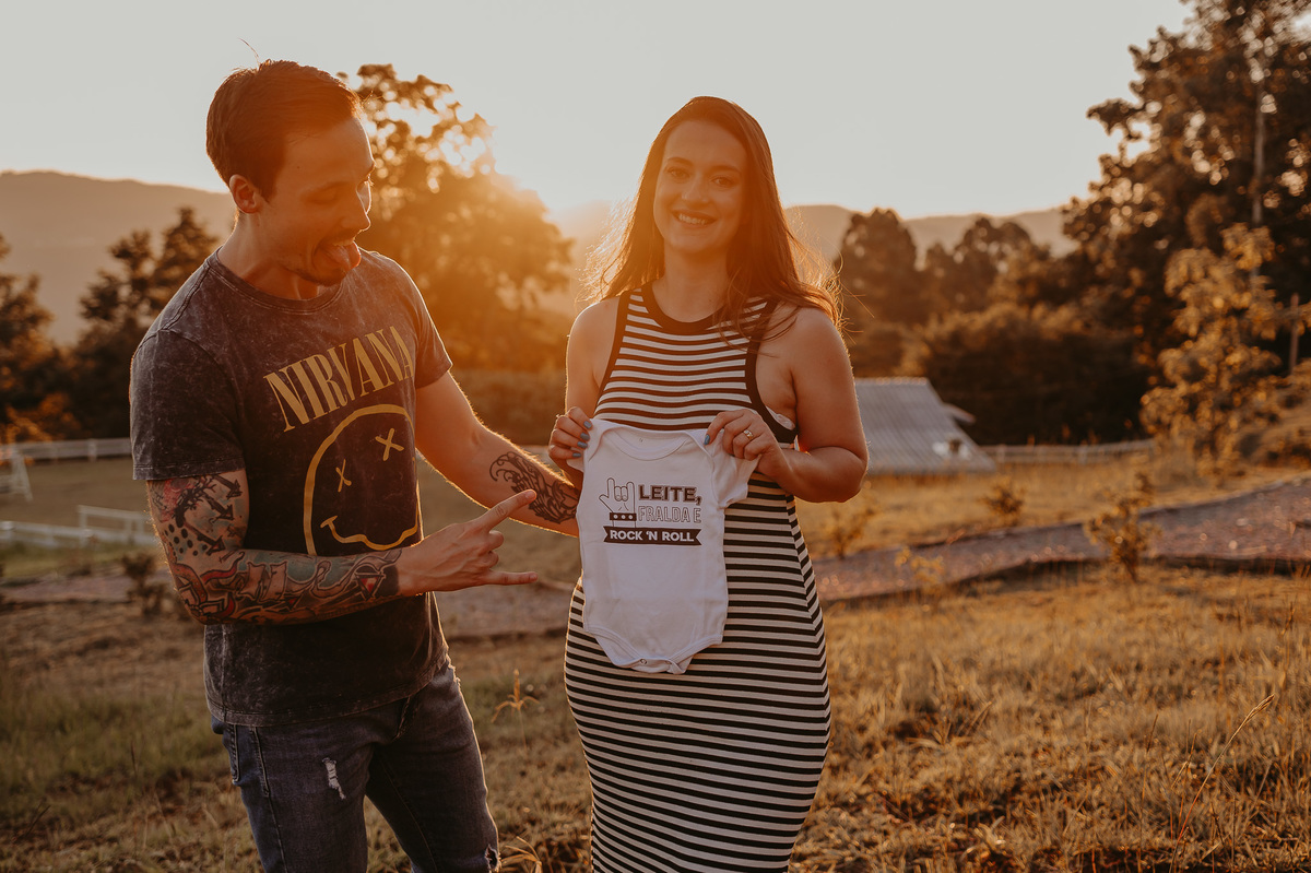 Ensaio-gestante-em-gramado