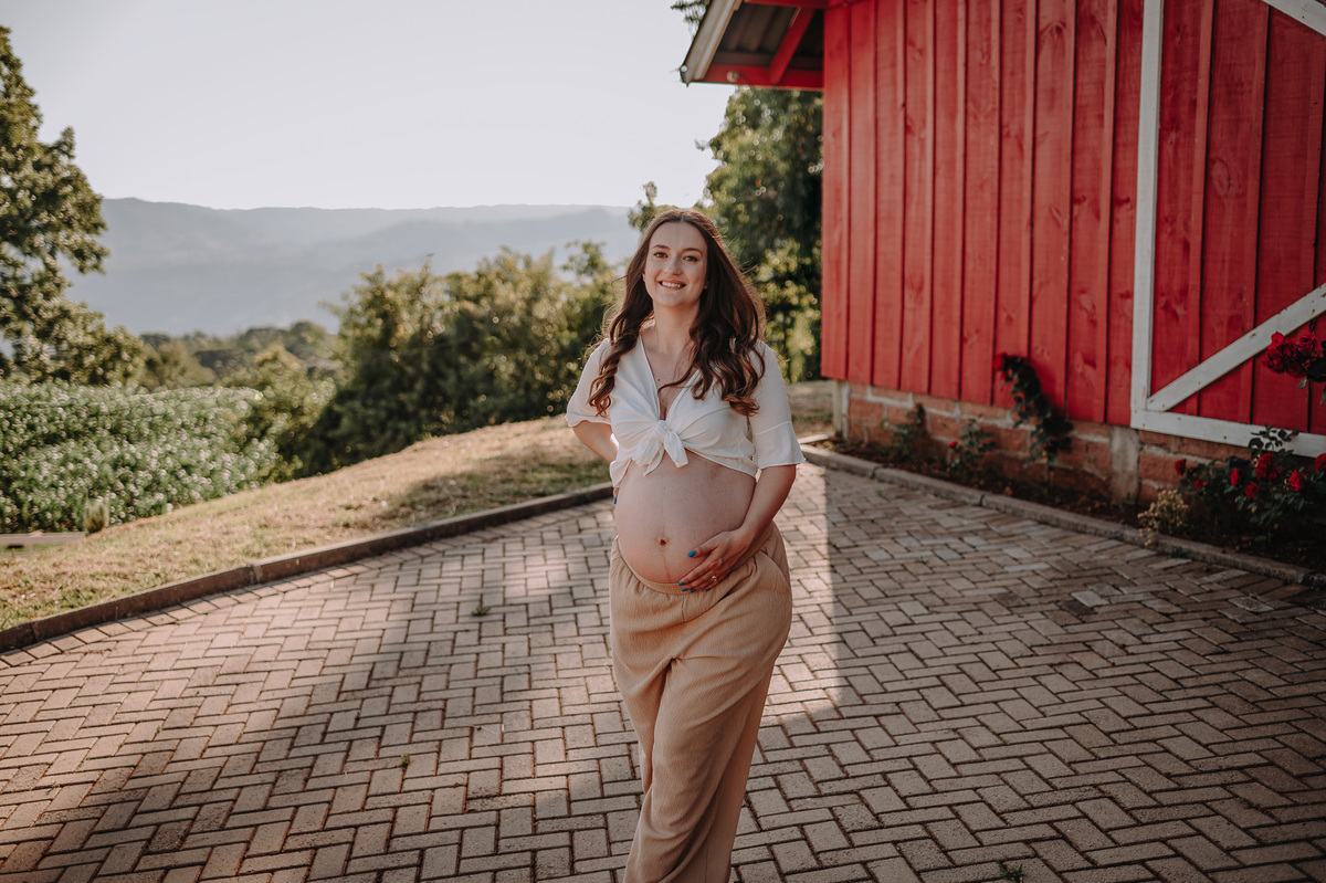 Ensaio-gestante-em-gramado