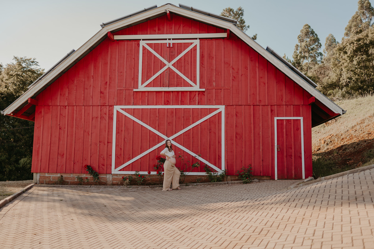 Ensaio-gestante-em-gramado