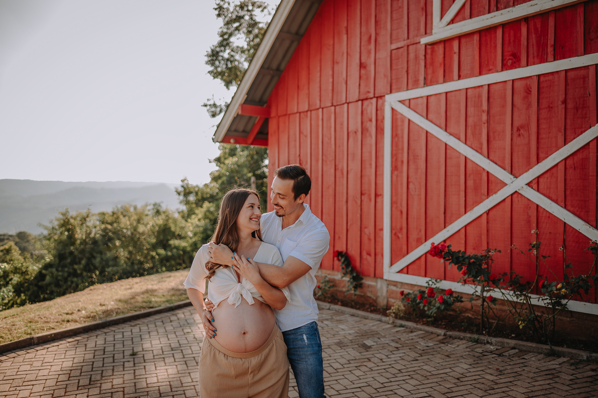 Ensaio-gestante-em-gramado