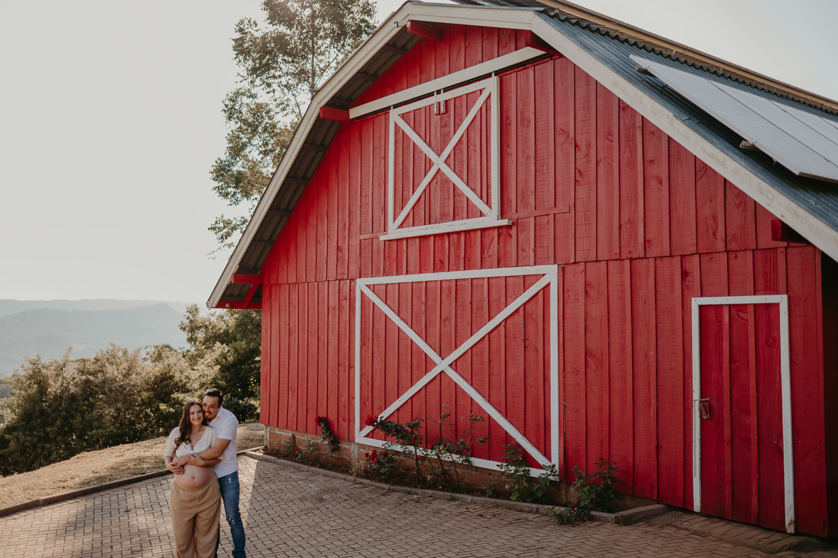 Ensaio-gestante-em-gramado