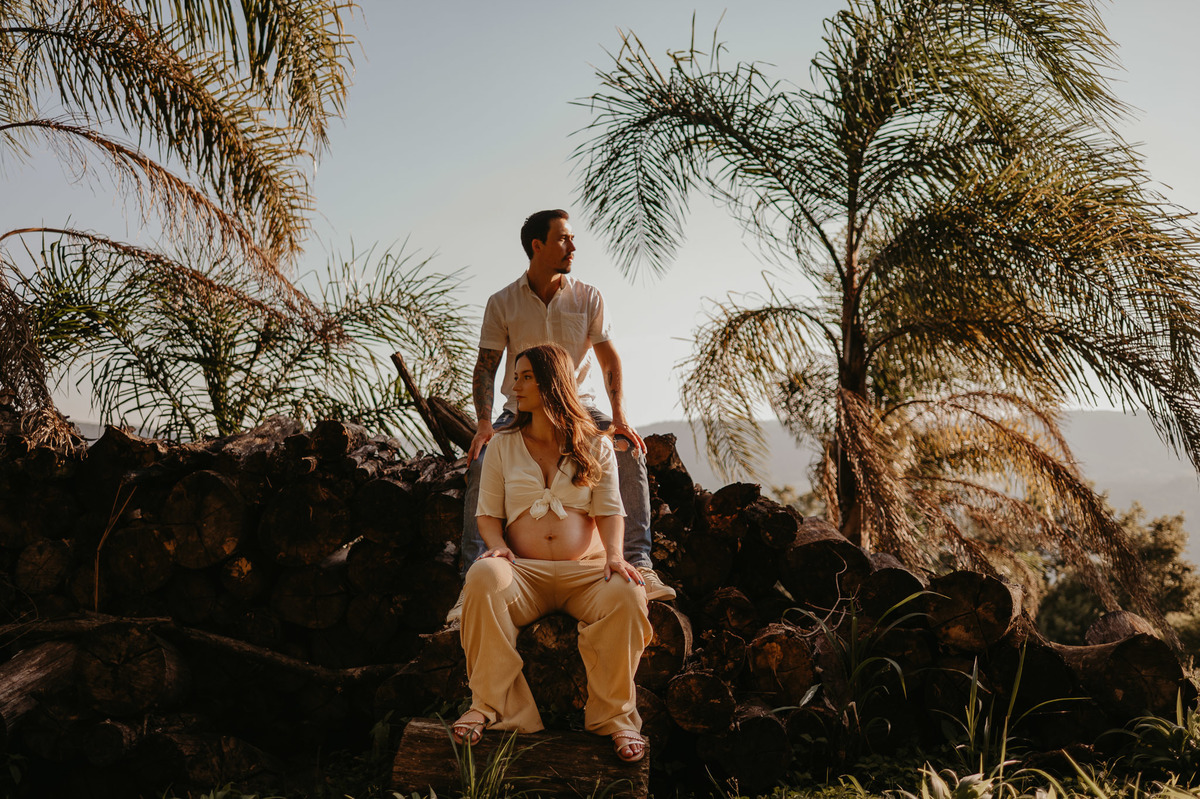 Ensaio-gestante-em-gramado