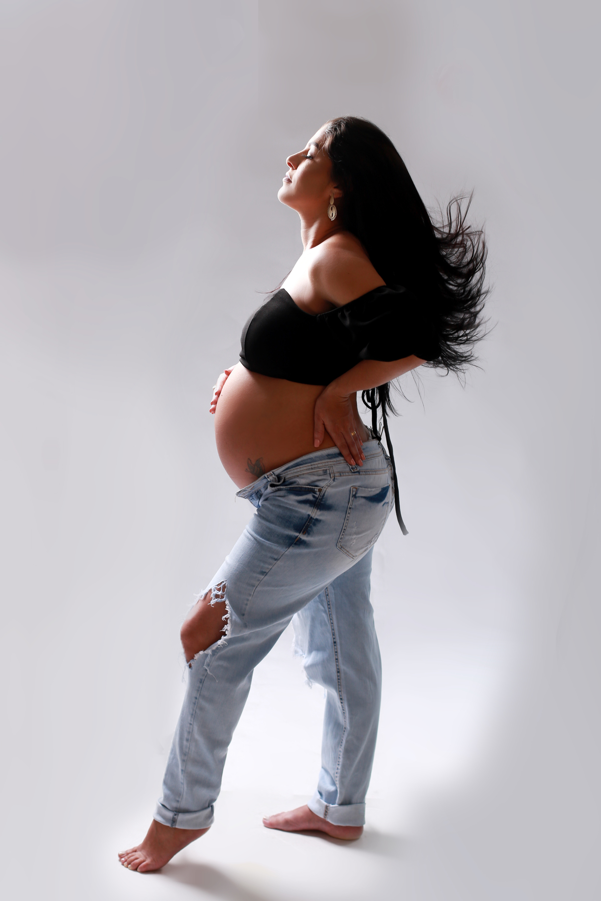 Fotos de gestante com calça jeans.