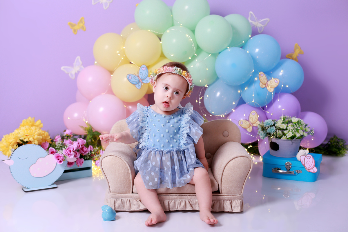 cenario de smash com borboletas e passarinhos.