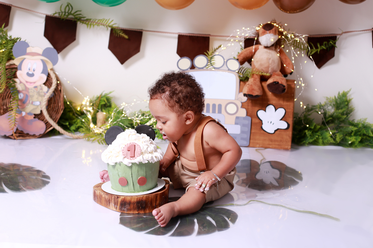 Smash the cake safari