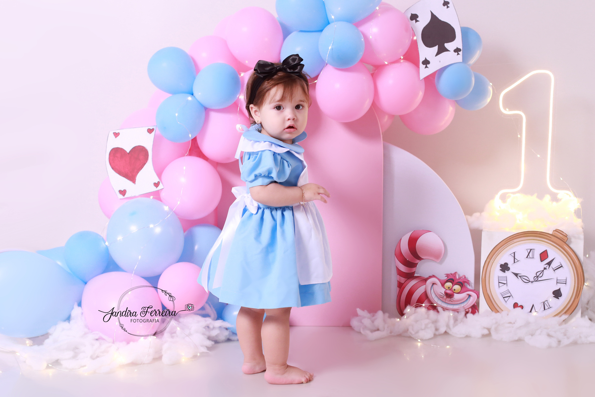 Smash the cake tema Alice no pais das maravilhas.