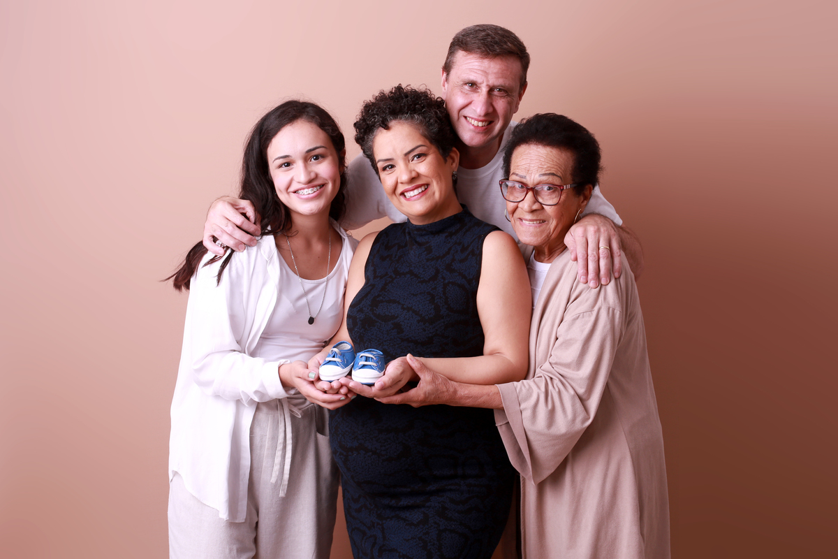 FOTO DE GESTANTE COM A FAMILIA
