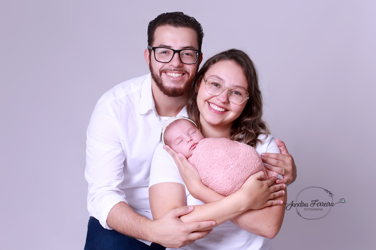 newborn com os pais alto de Pinheiros