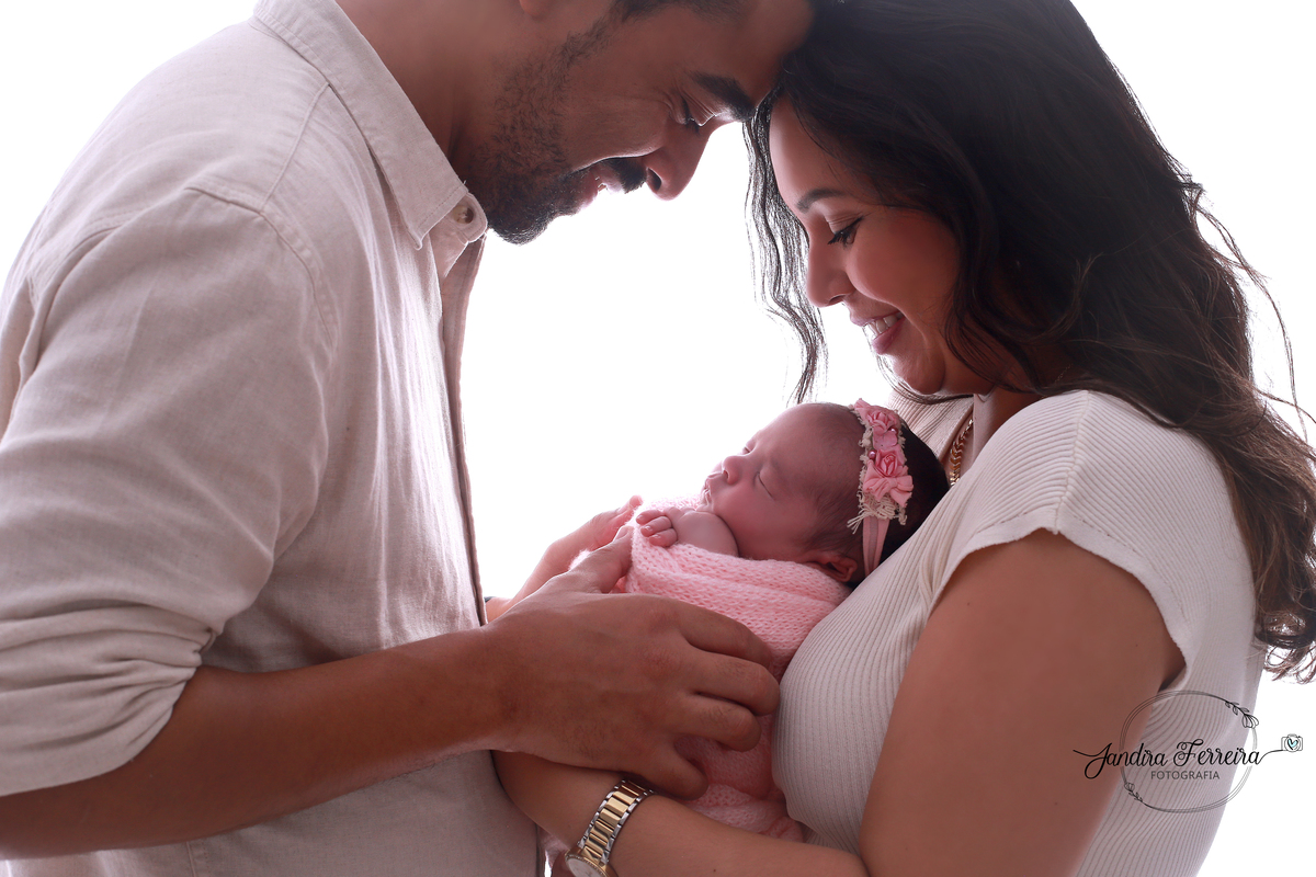 Ensaio de newborn com os pais.